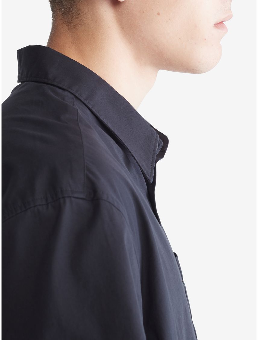 Camisa manga corta sencilla y sólida con logo