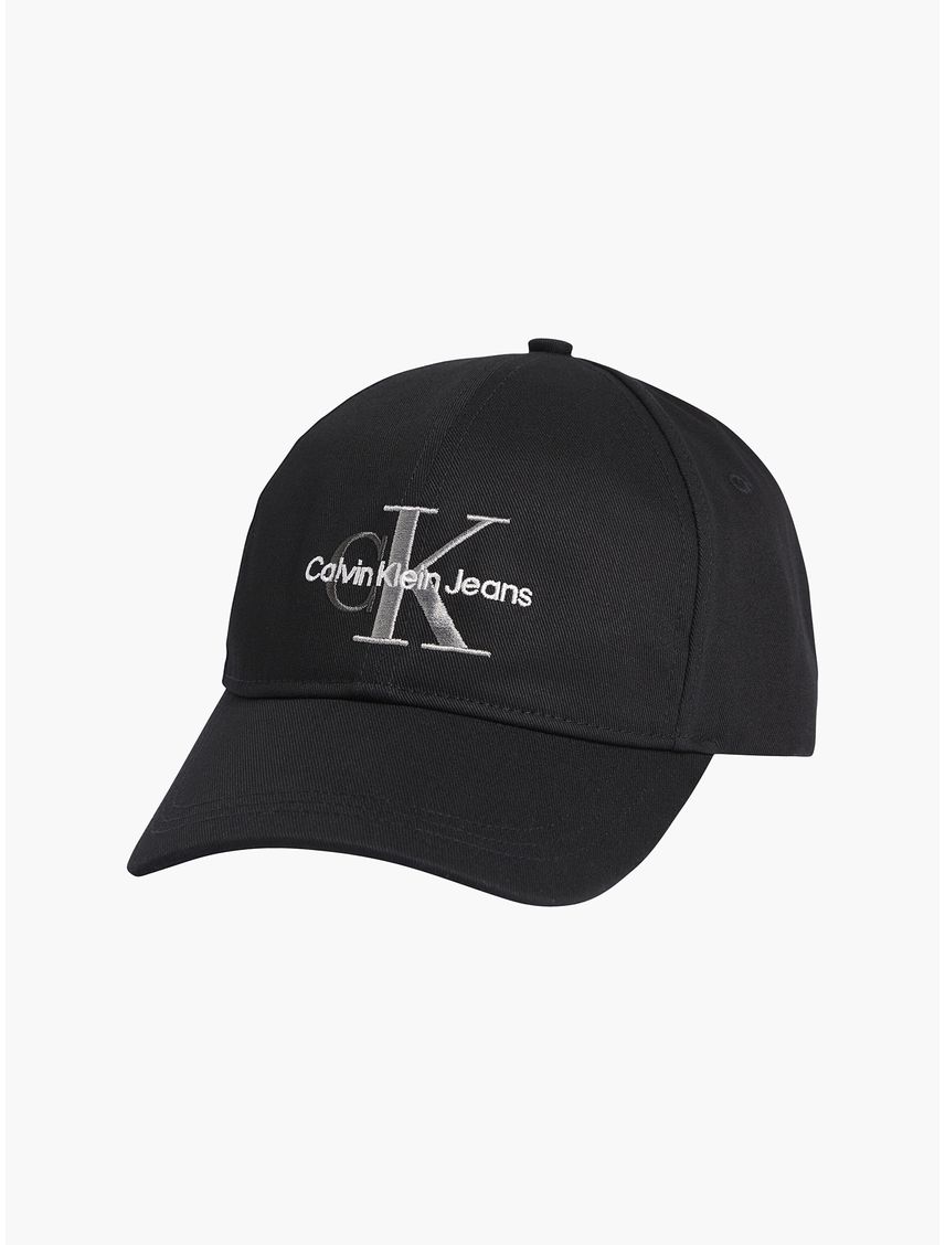 Gorra con doble bordado