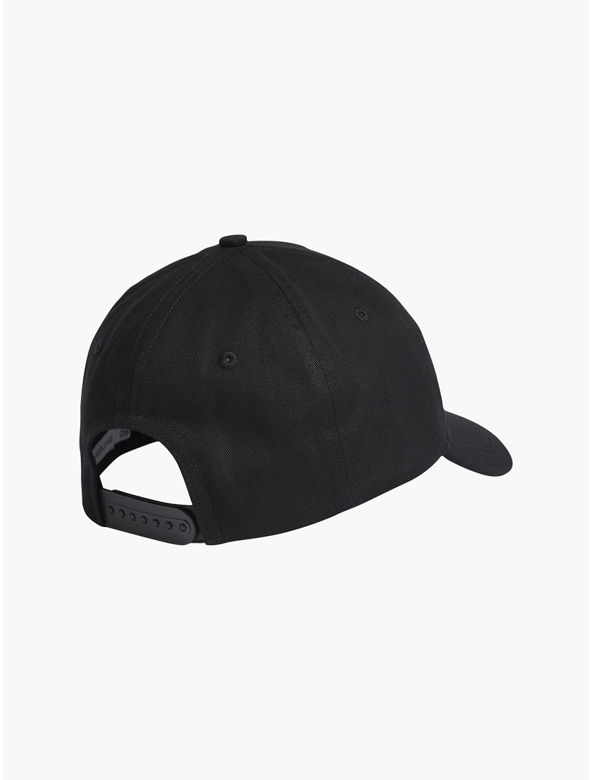 Gorra con doble bordado