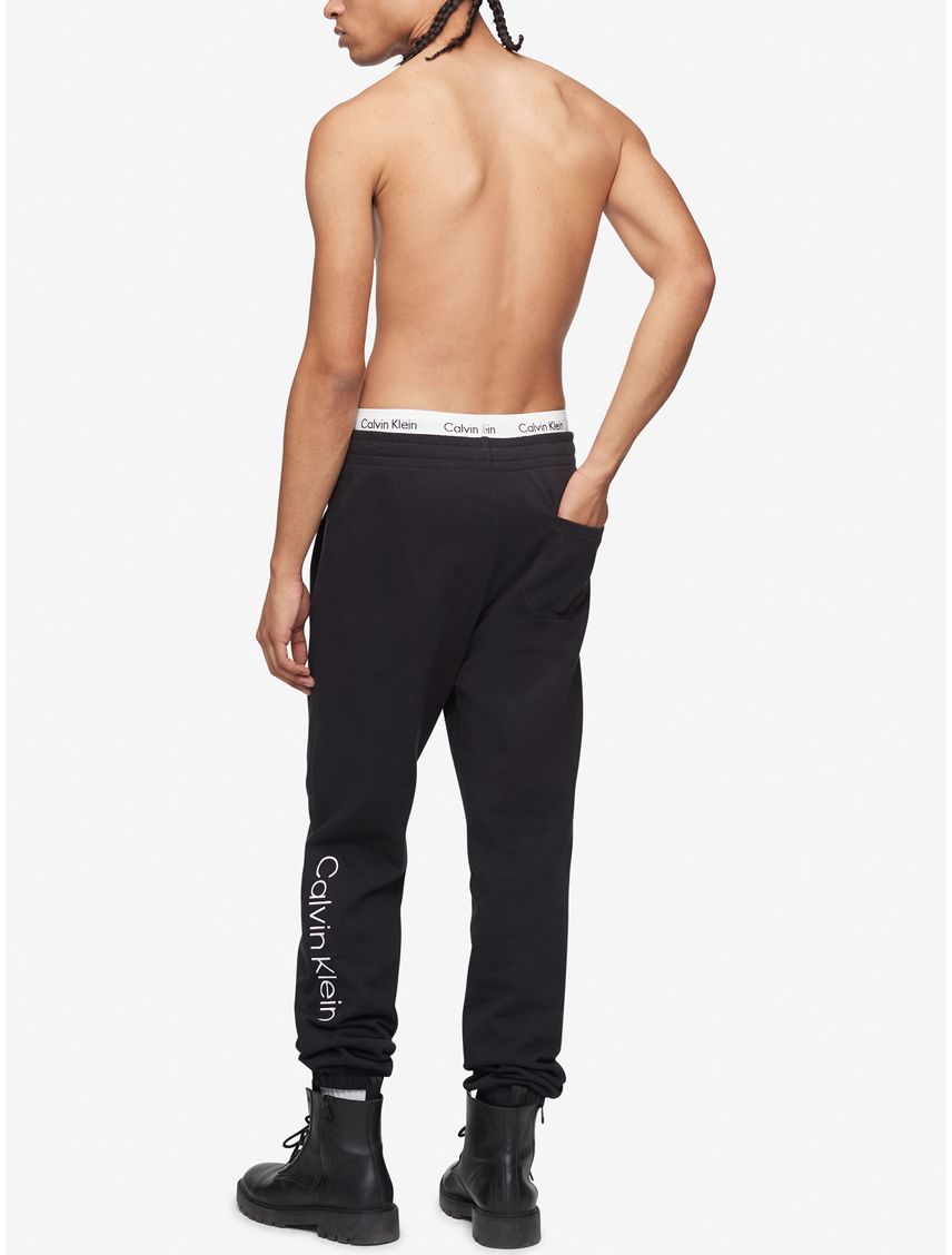 Jogger de algodón con logo bordado