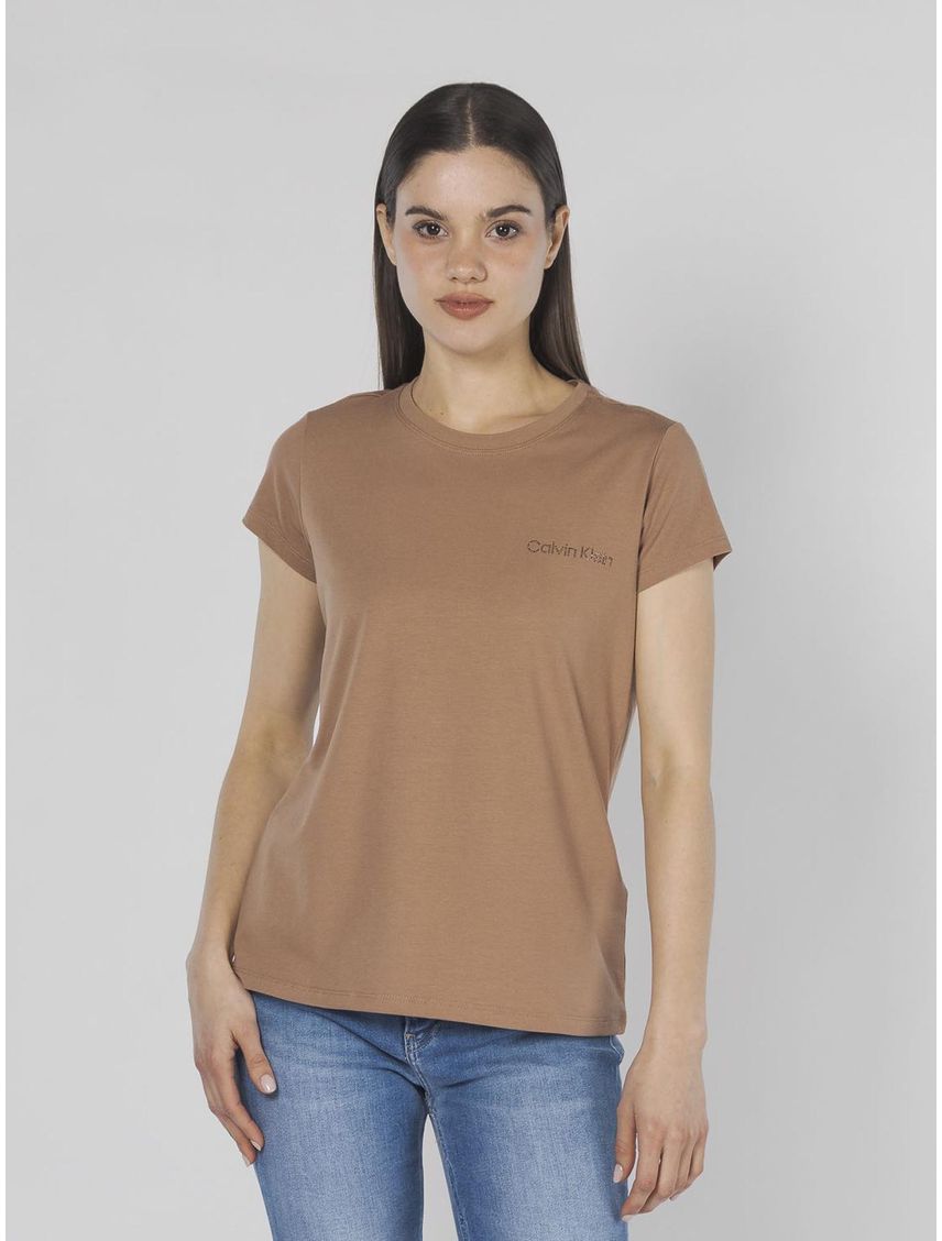 Remera con logotipo