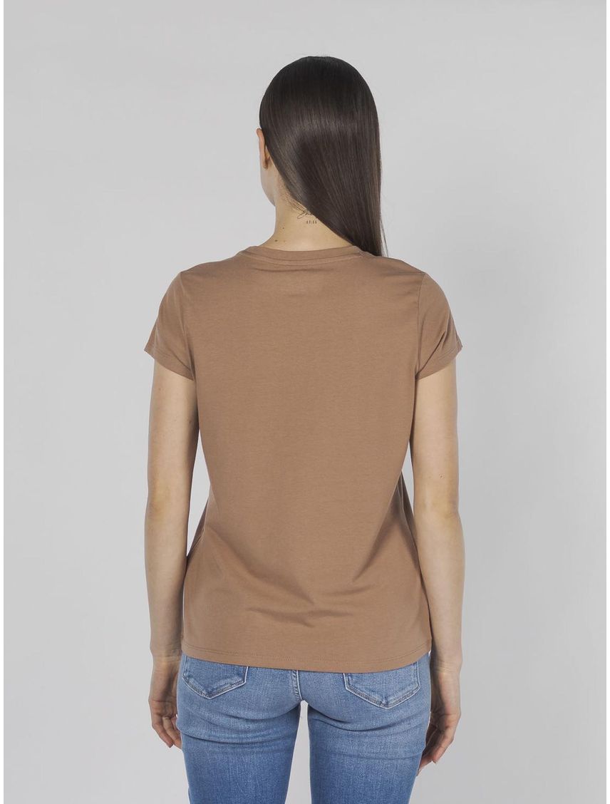 Remera con logotipo