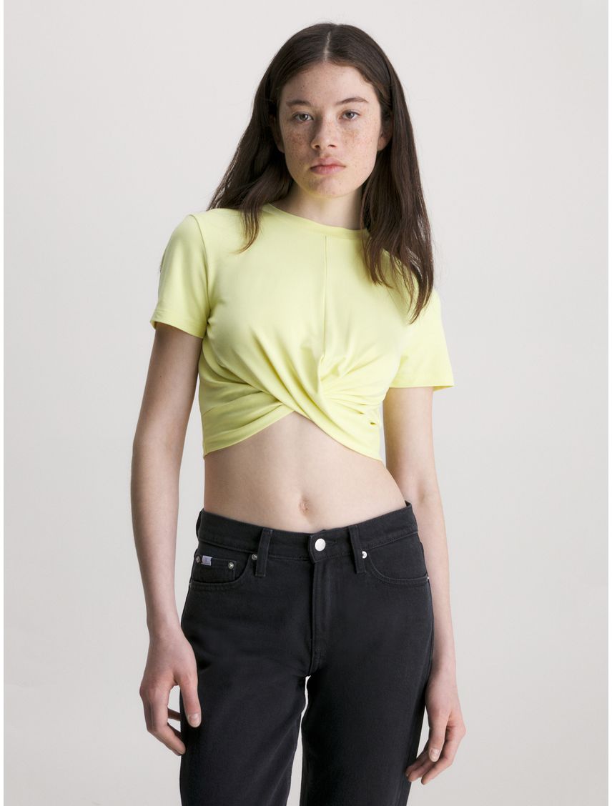 Remera cropped con twist