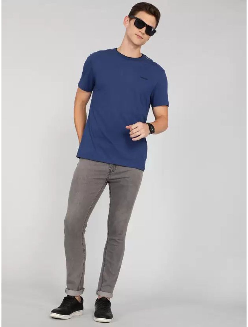 Remera manga corta con cinta distintiva en los hombros