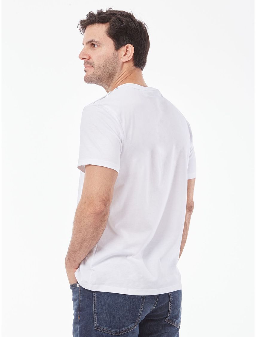 Remera manga corta con cinta distintiva en los hombros