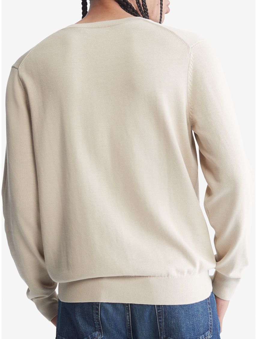 Sweater básico con logo bordado