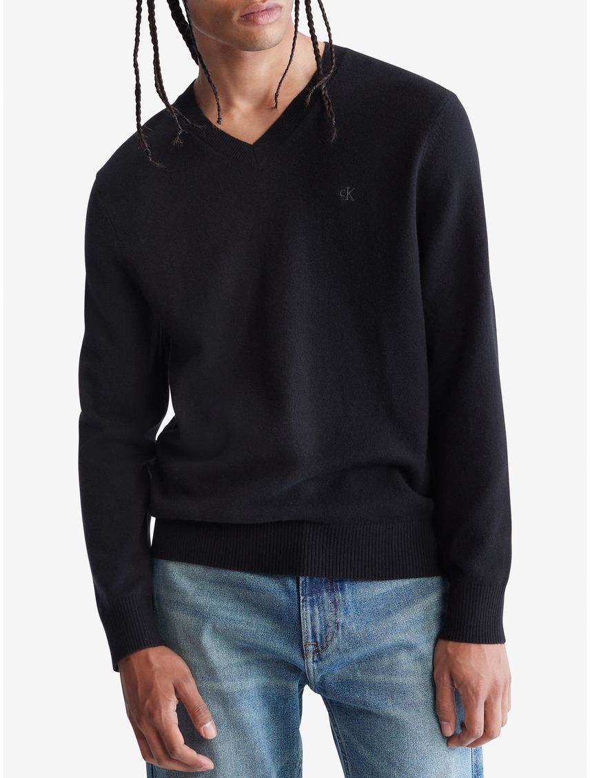 Sweater liso de merino con cuello en v