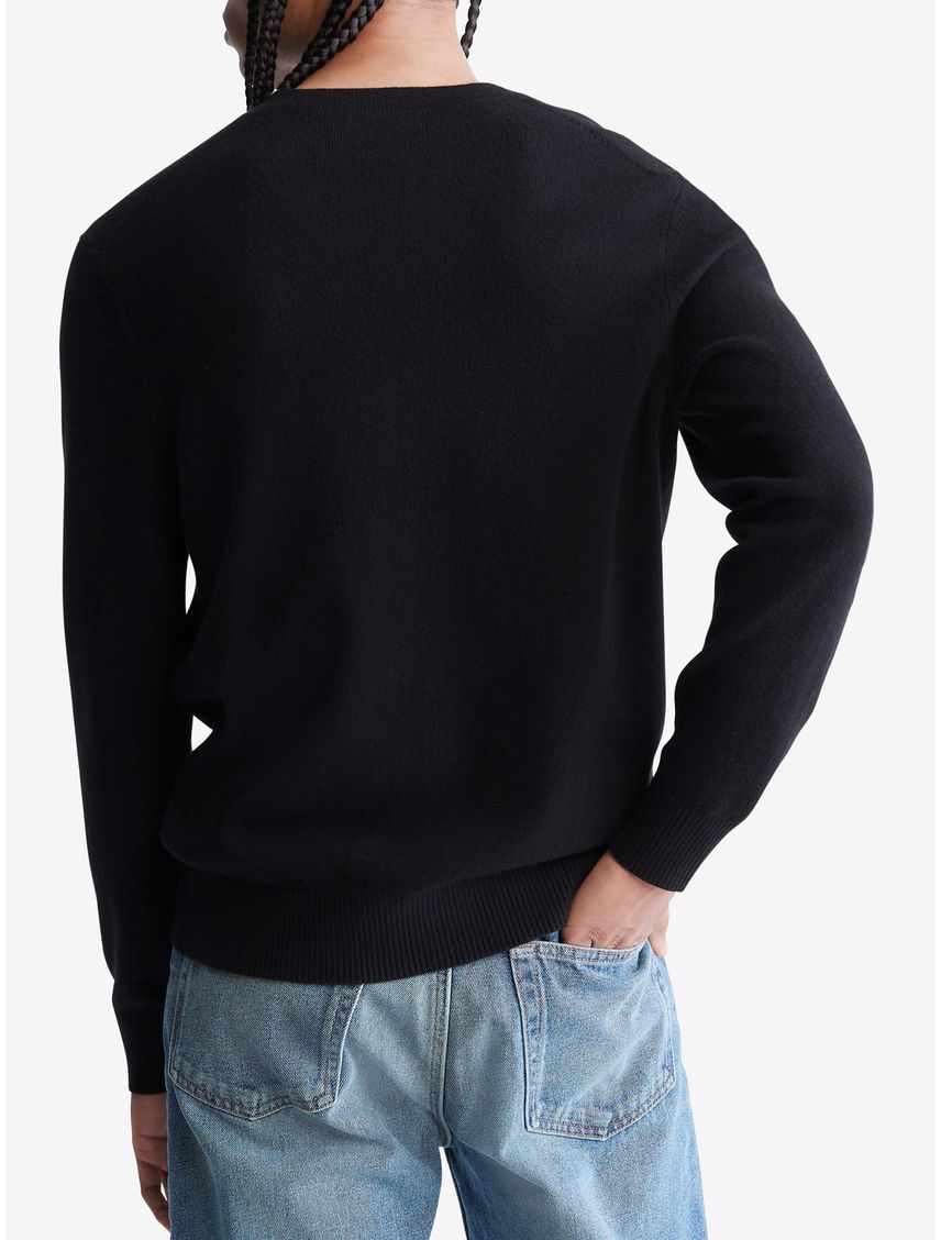Sweater liso de merino con cuello en v