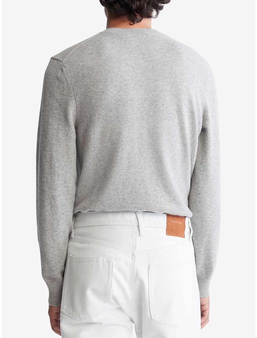 Sweater liso de merino con cuello en v