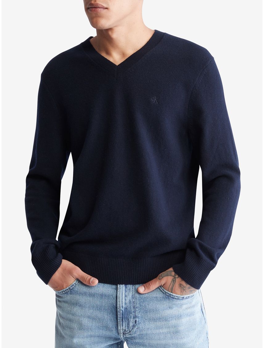 Sweater liso de merino con cuello en v