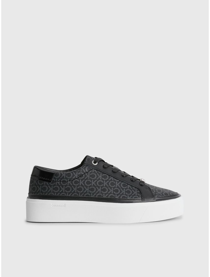 Zapatillas con plataforma y monograma