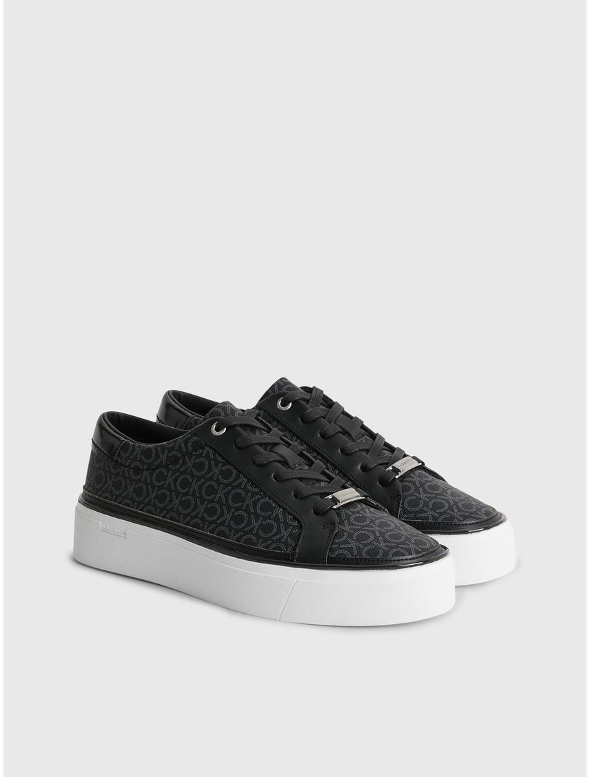 Zapatillas con plataforma y monograma