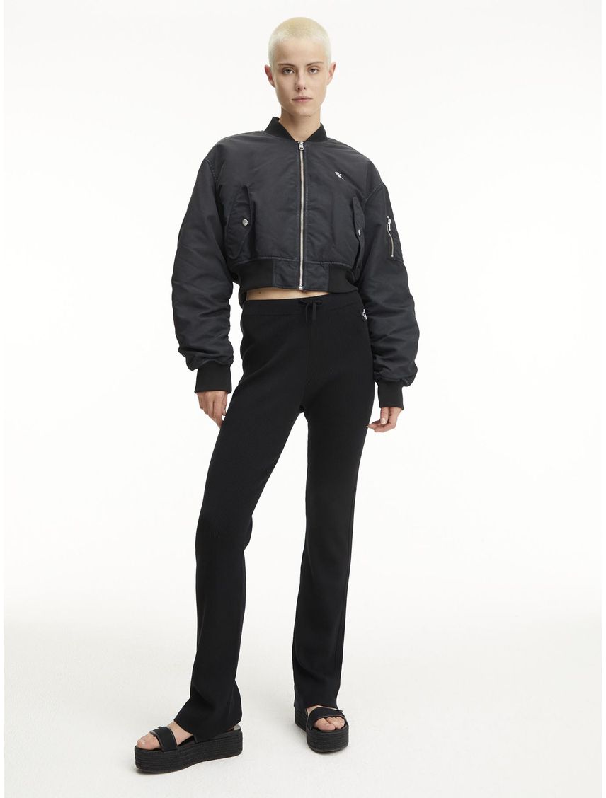 Campera bomber ligeramente acolchada