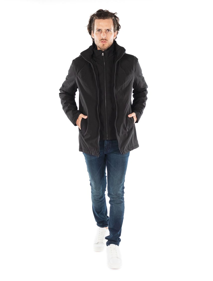 Campera clásica con cremallera y capucha