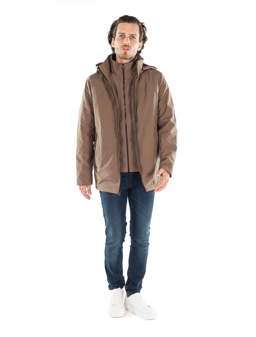Campera clásica con cremallera y capucha