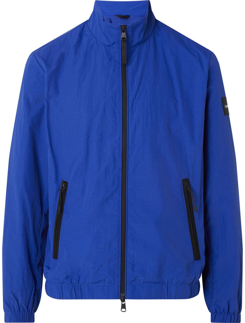 Campera de nailon arrugado