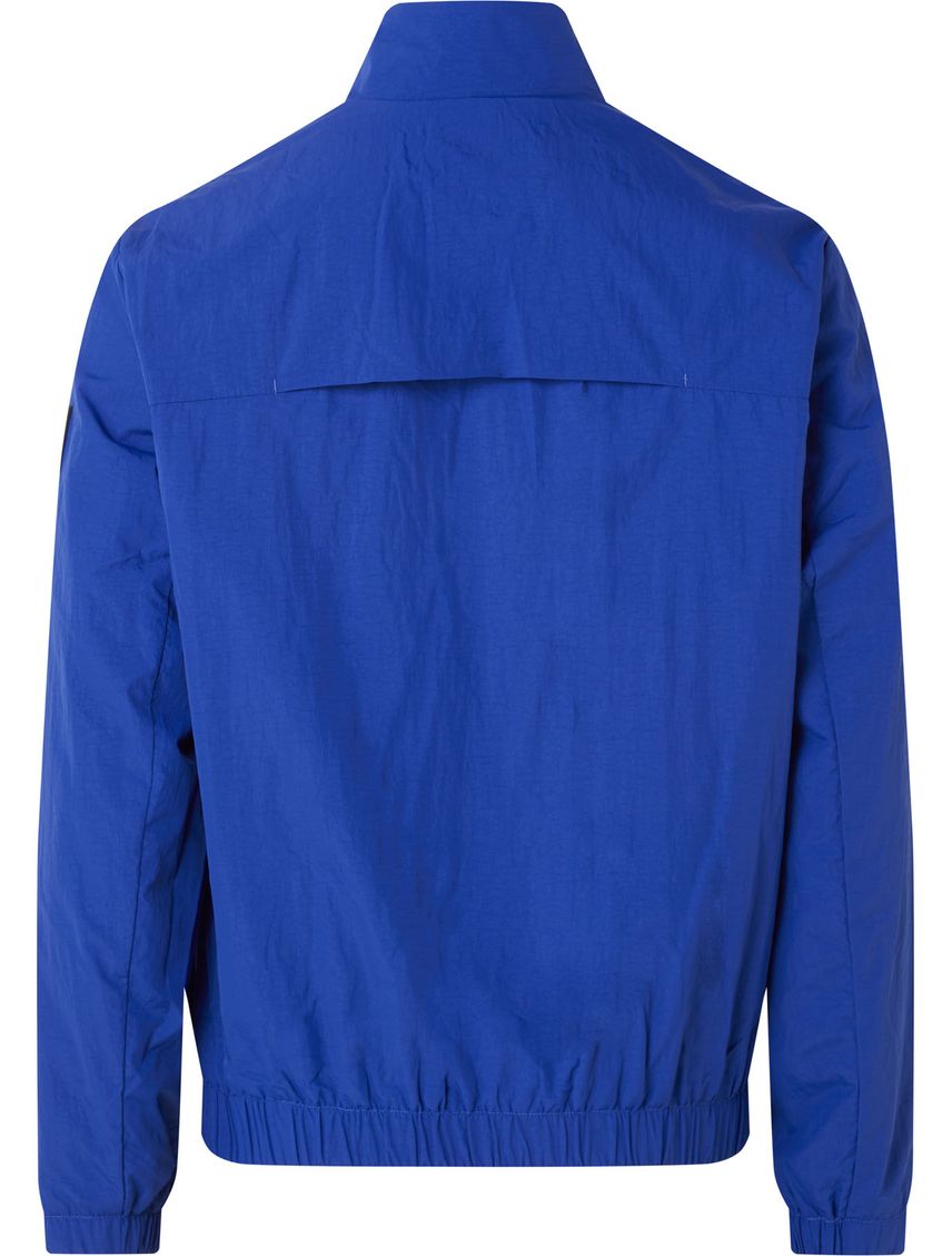 Campera de nailon arrugado