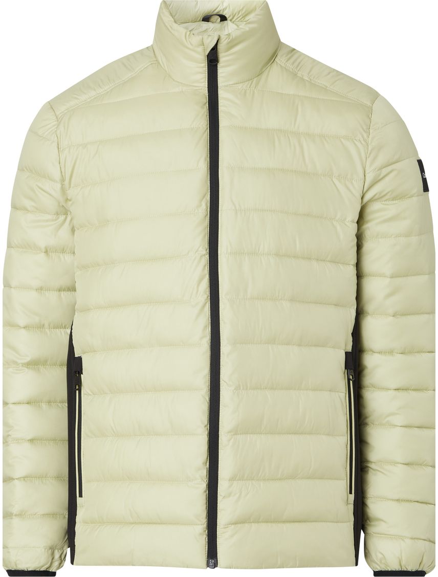 Campera de plumas de materiales reciclados