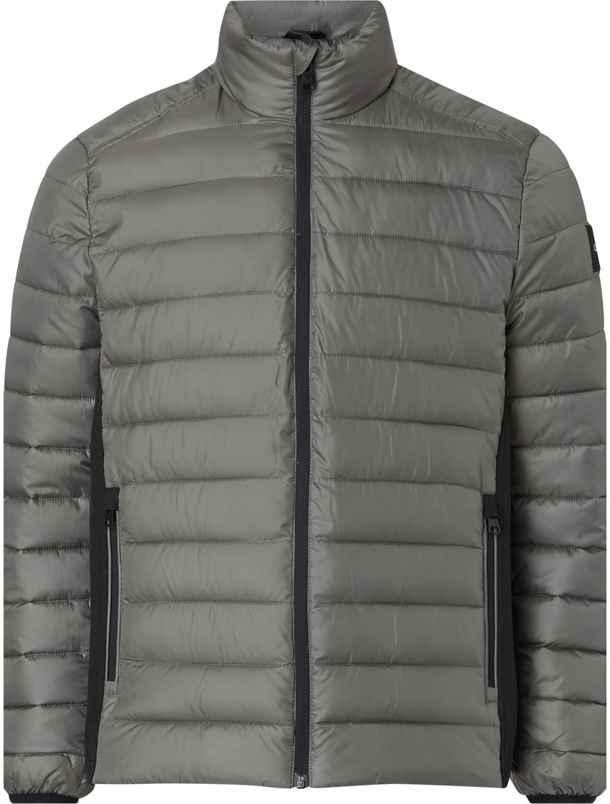 Campera de plumas de materiales reciclados