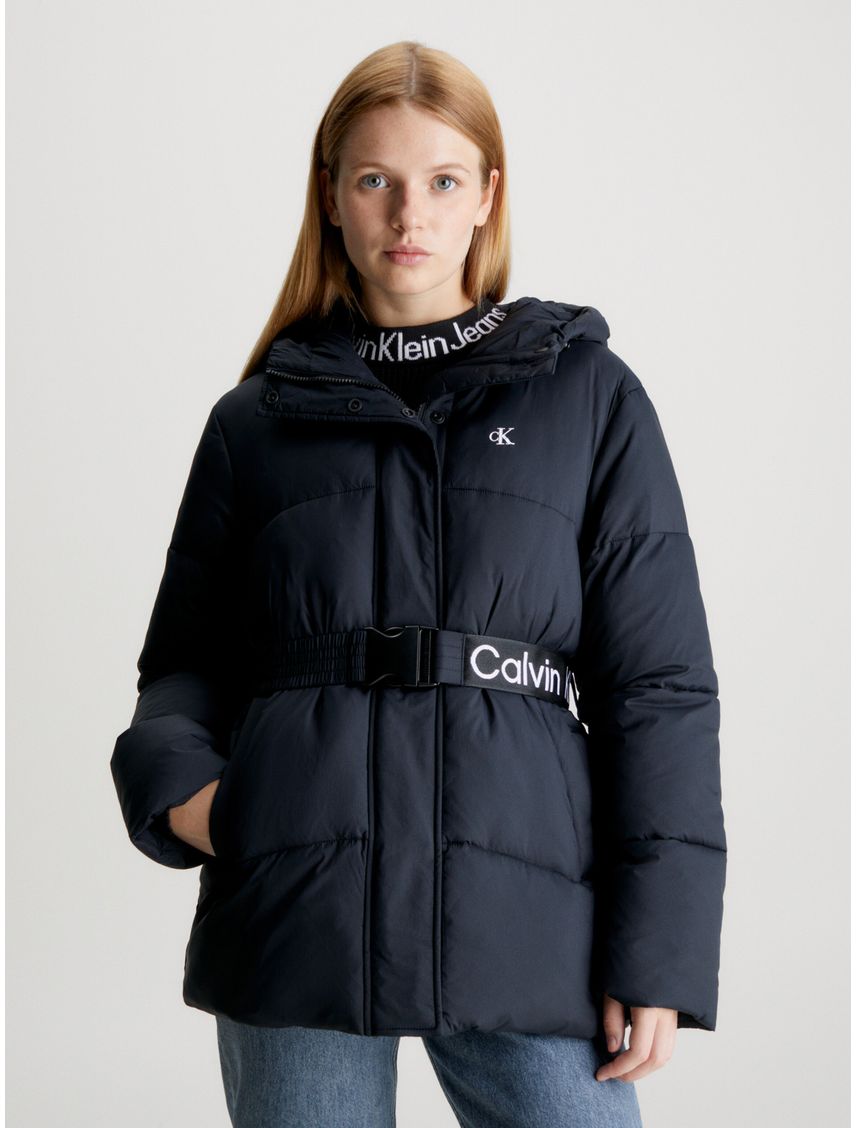 Campera de plumas de nailon con cinturón