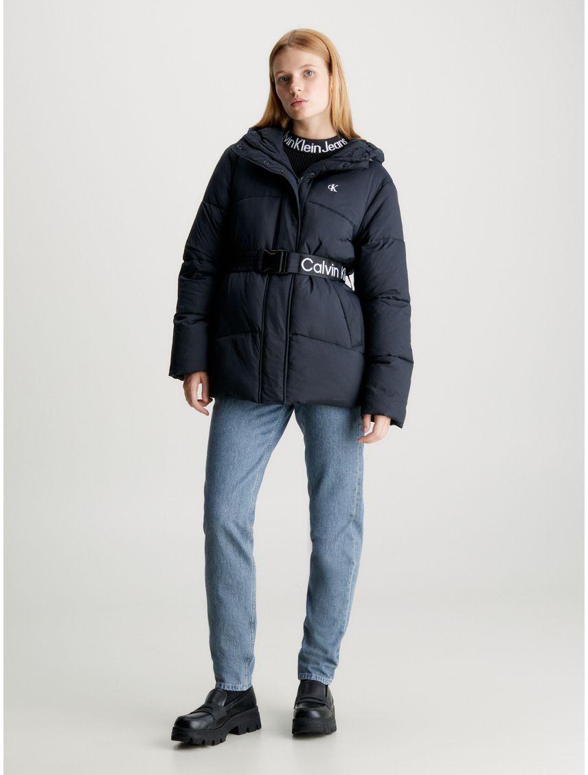 Campera de plumas de nailon con cinturón