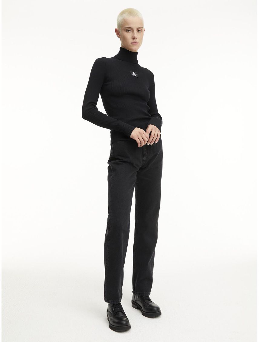 Sweater con insignia y cuello alto