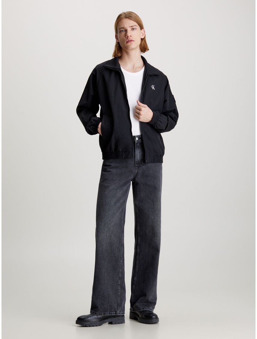 Campera bomber de nailon estructurado