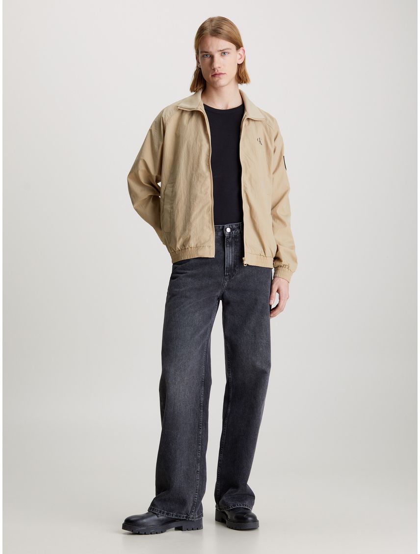 Campera bomber de nailon estructurado