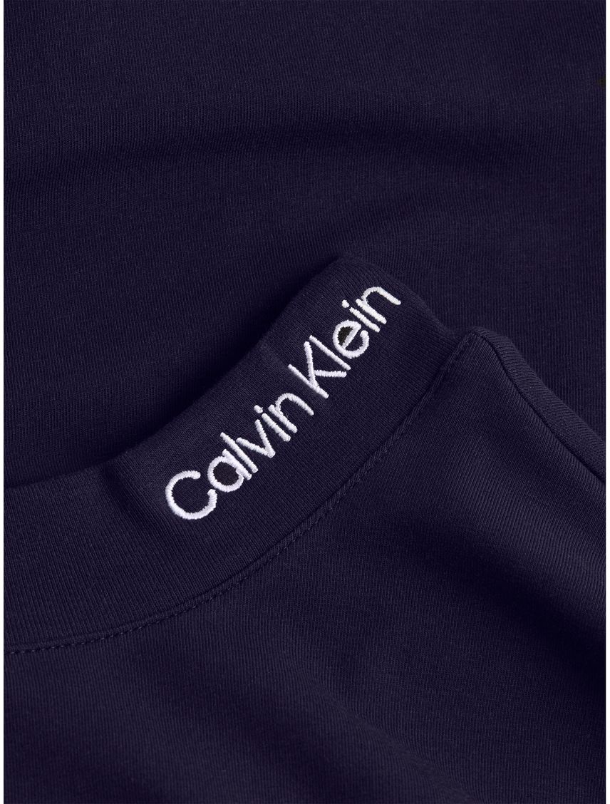 Remera con cuello mock