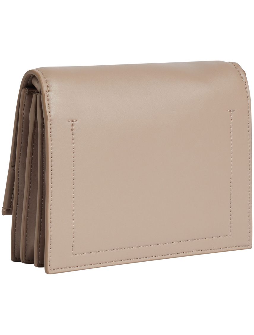 Cartera con solapa y cierre de broche
