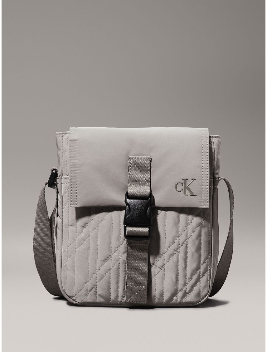 Cartera reporter con solapa y broche