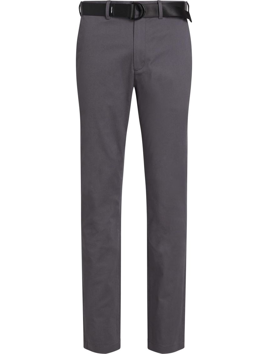 Chino slim con cinturón