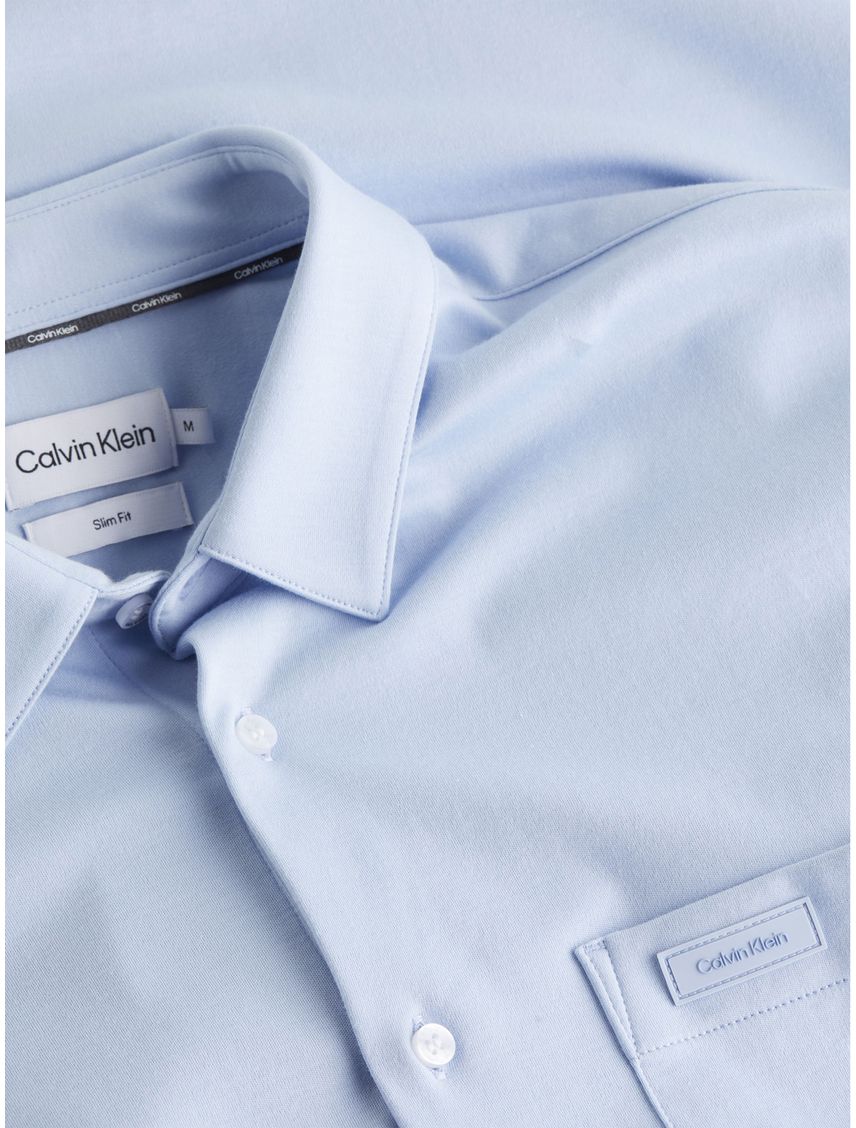 Camisa slim manga larga con bolsillo