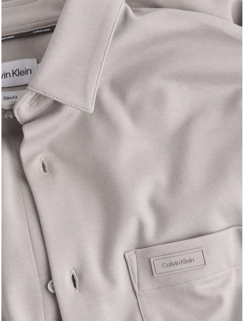 Camisa slim manga larga con bolsillo