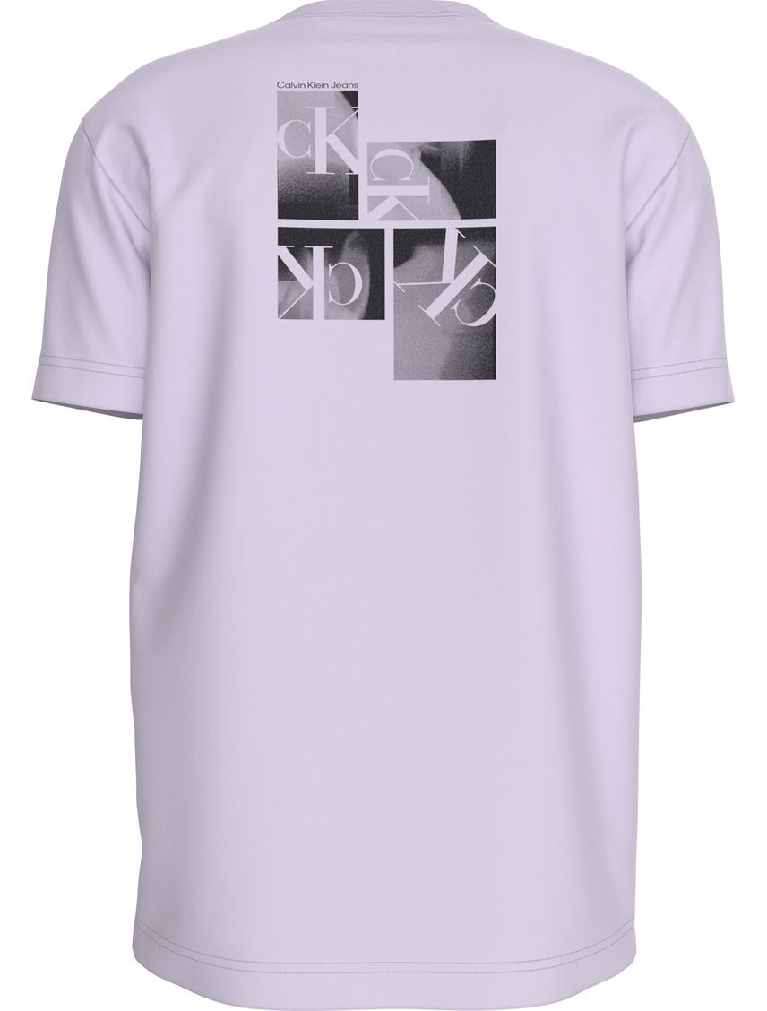 Remera con logo en la parte trasera