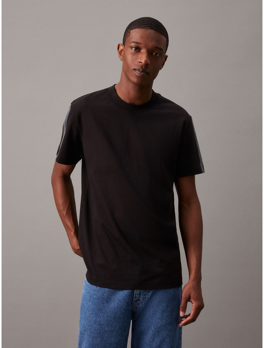 Remera con logo tape