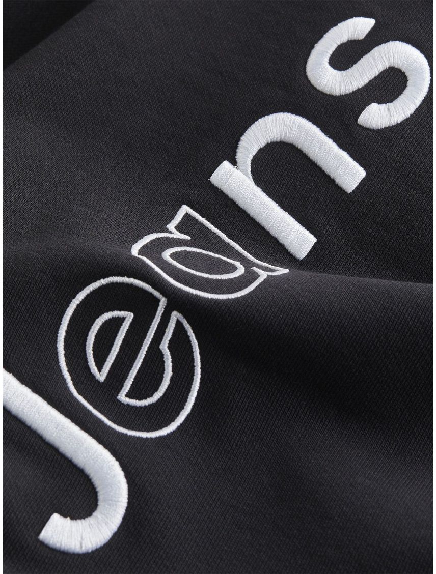 Remera con multi logo