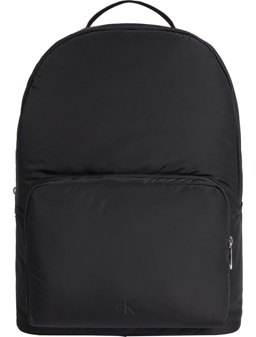 Mochila over webbing