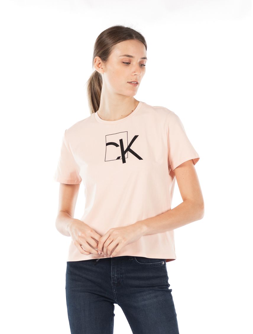 Remera cropped con logo en caja