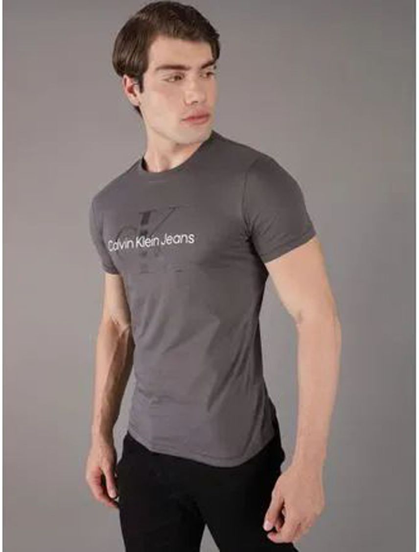 Remera seasonal con logo