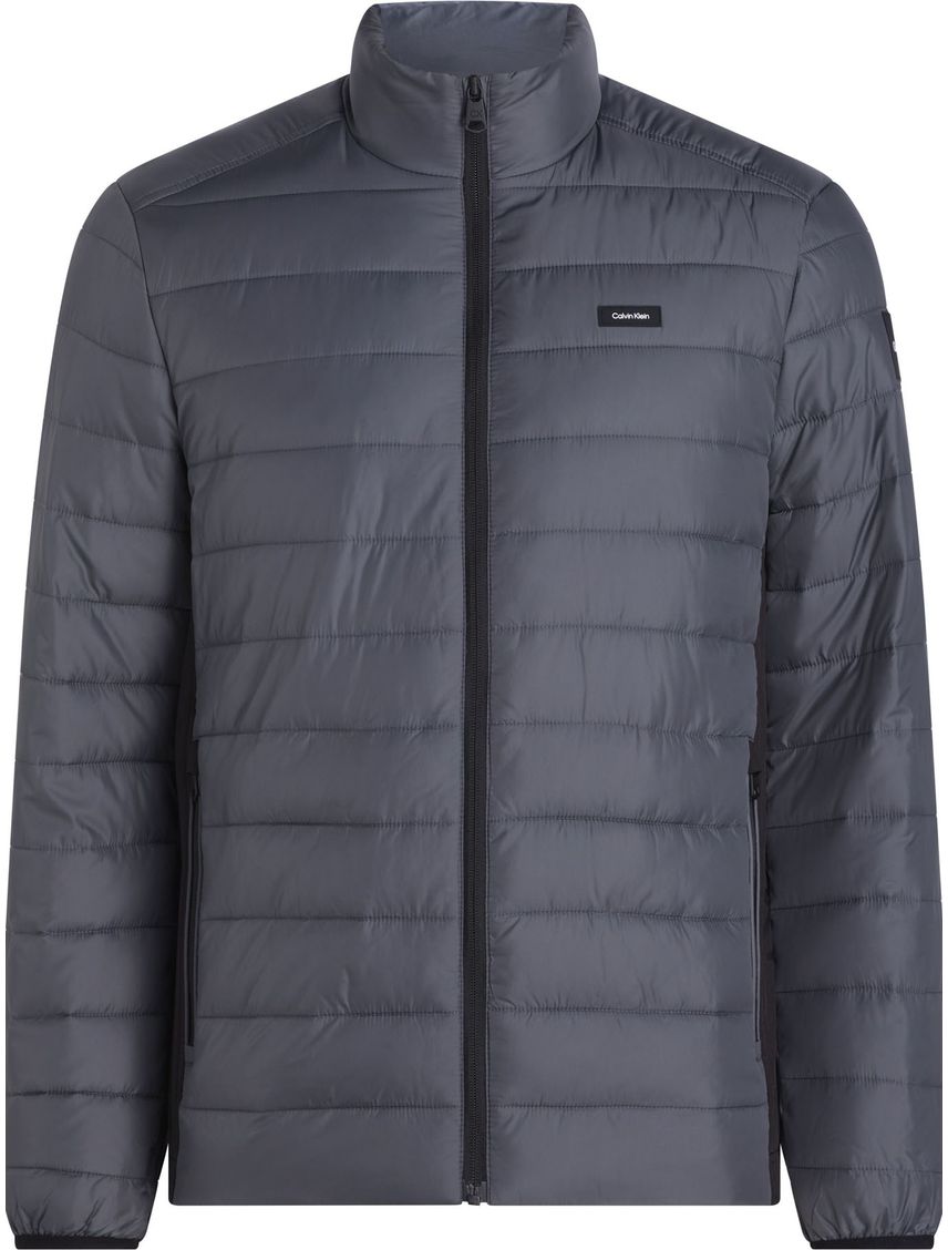 Campera de plumas de materiales reciclados