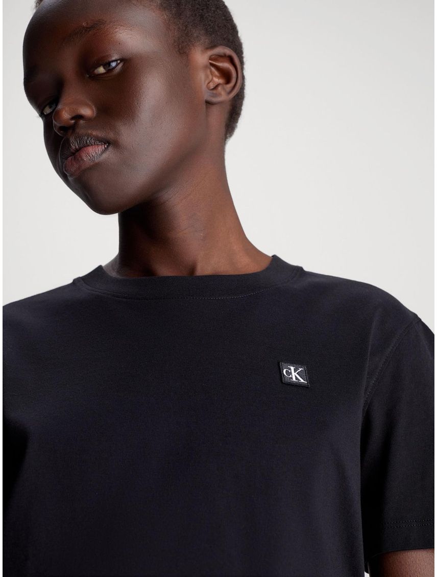 Remera de algodón con insignia