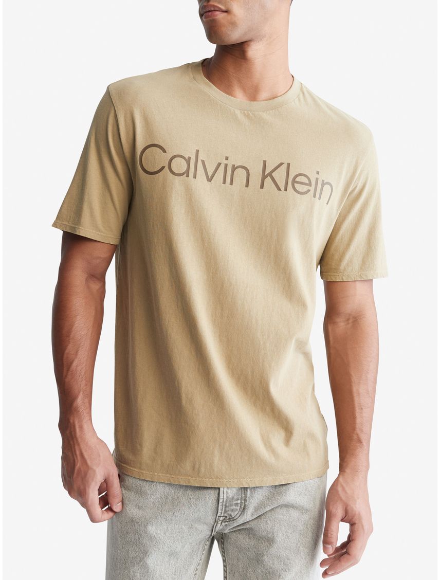 Remera con logotipo