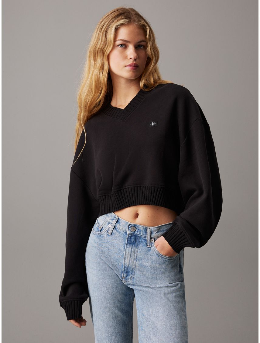 Buzo cropped con Cuello en V