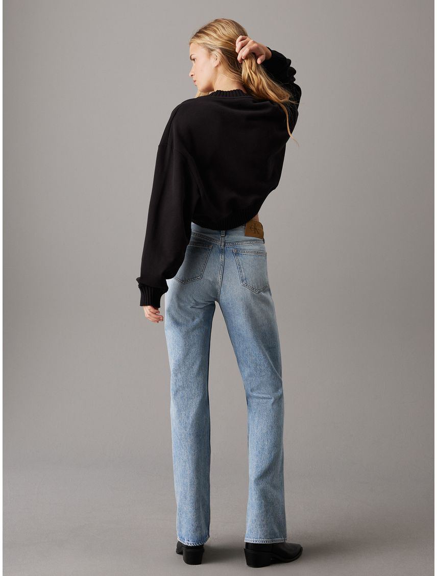 Buzo cropped con Cuello en V