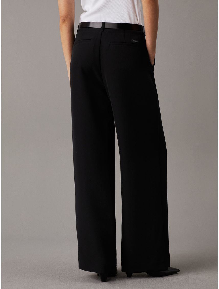Pantalón recto de crepé plisado