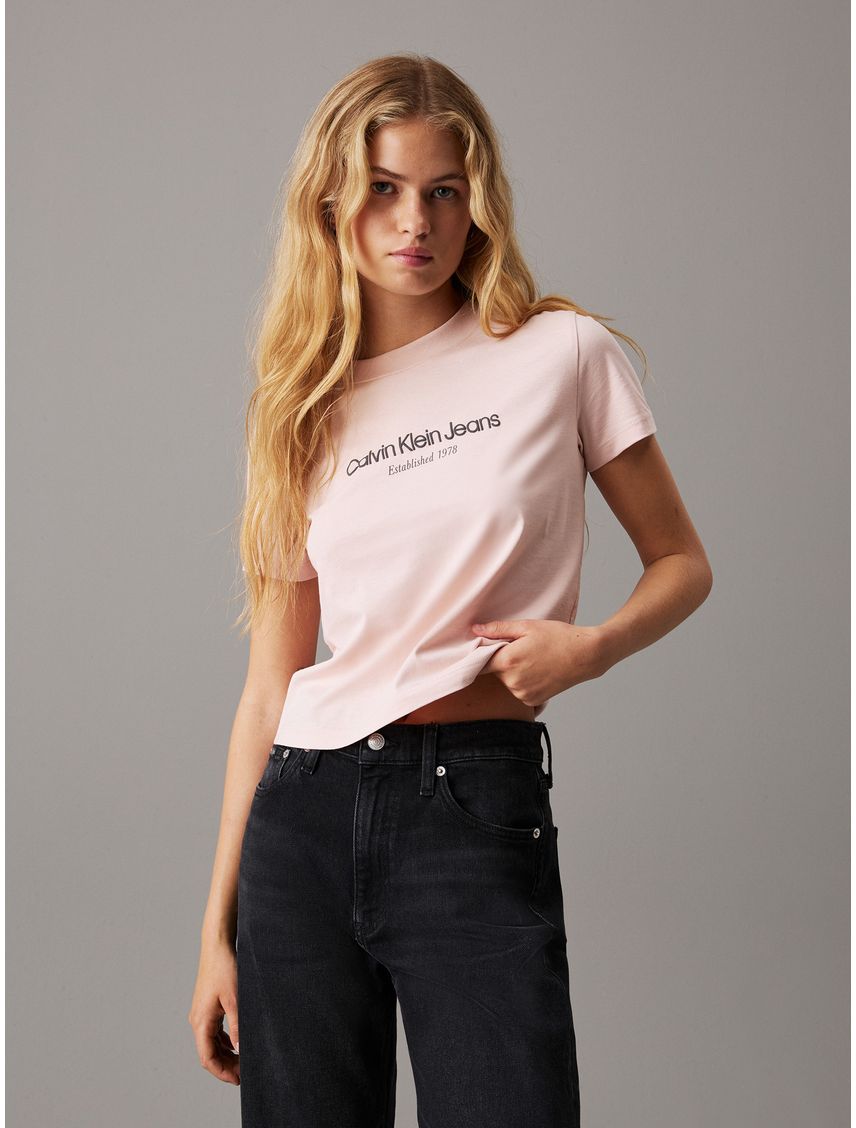 Remera regular con logo institutional