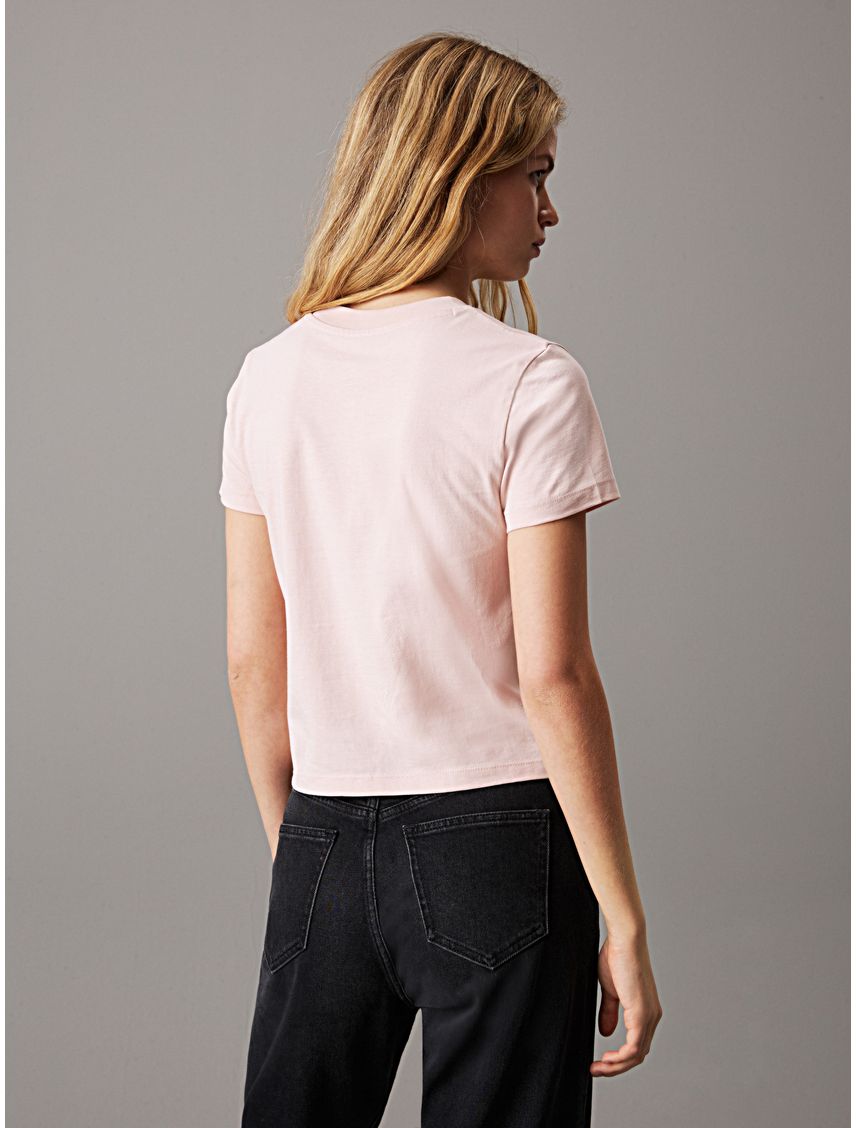 Remera regular con logo institutional