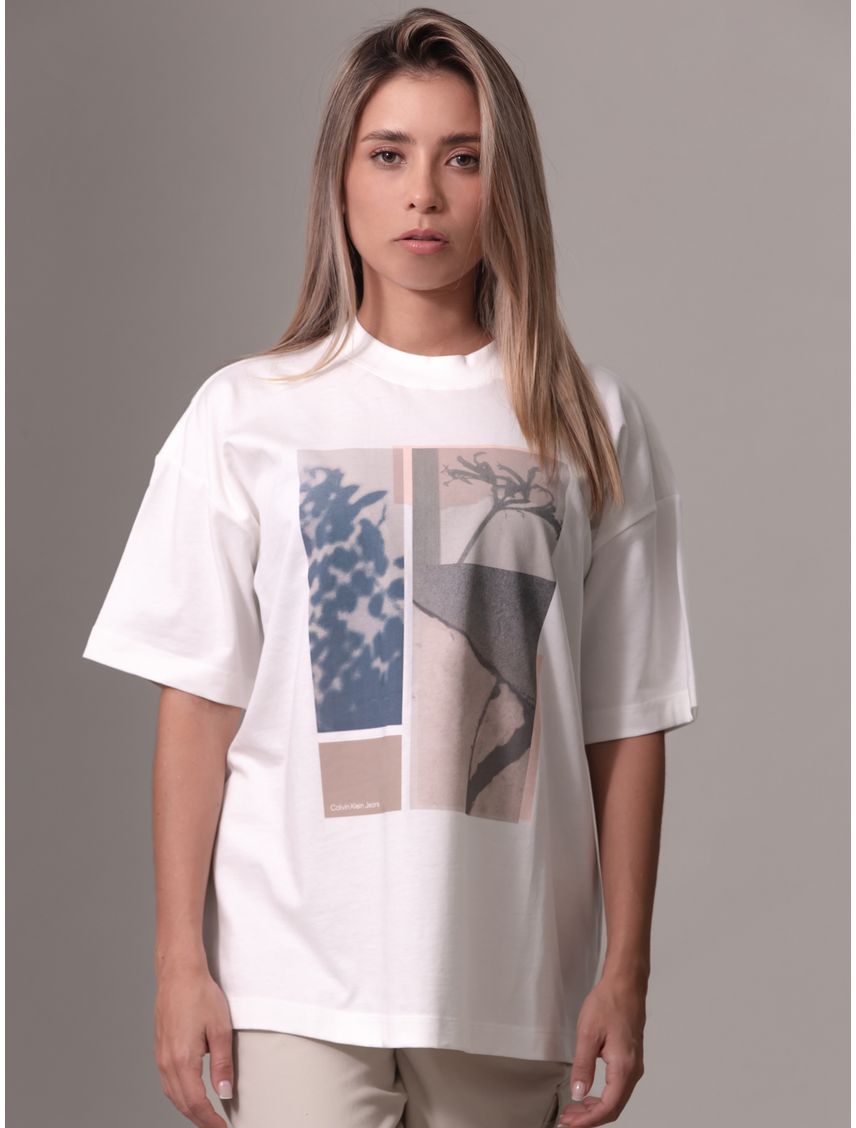 Remera relaxed con estampado floral