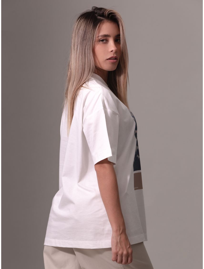 Remera relaxed con estampado floral